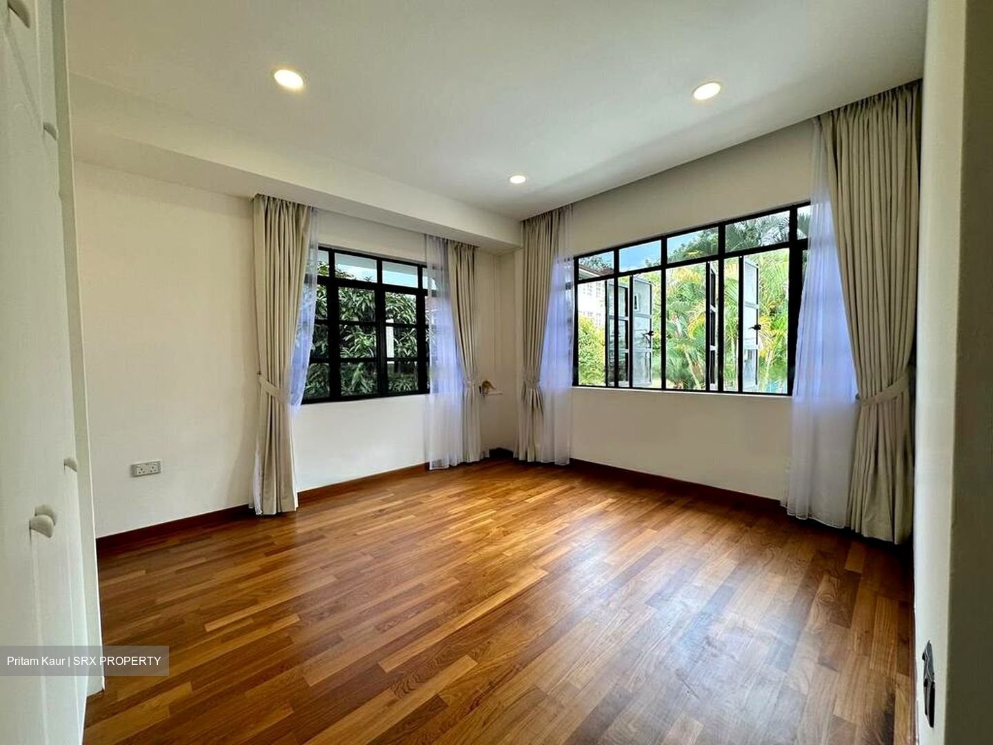 Holland Road (D10), Semi-Detached #457501631